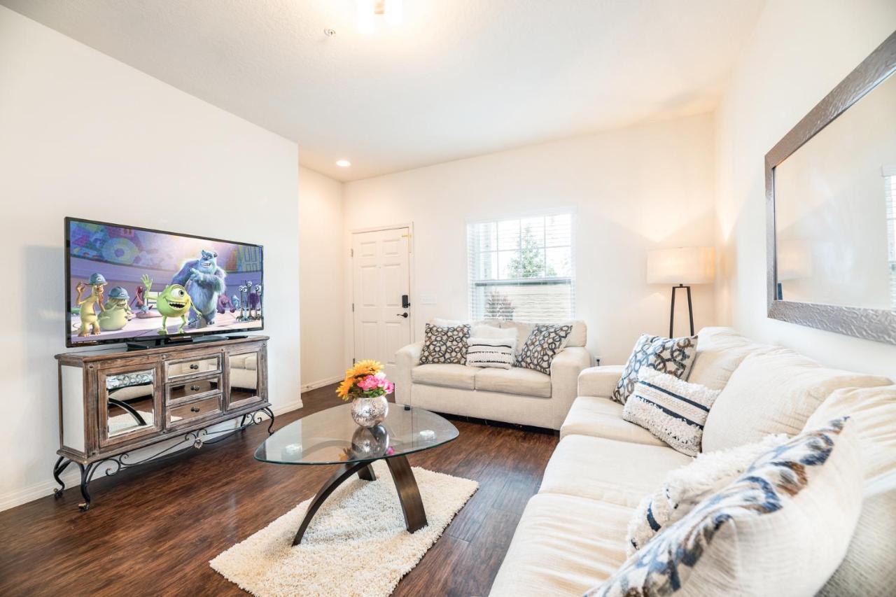 Lovely And Cozy Townhome Near Parks